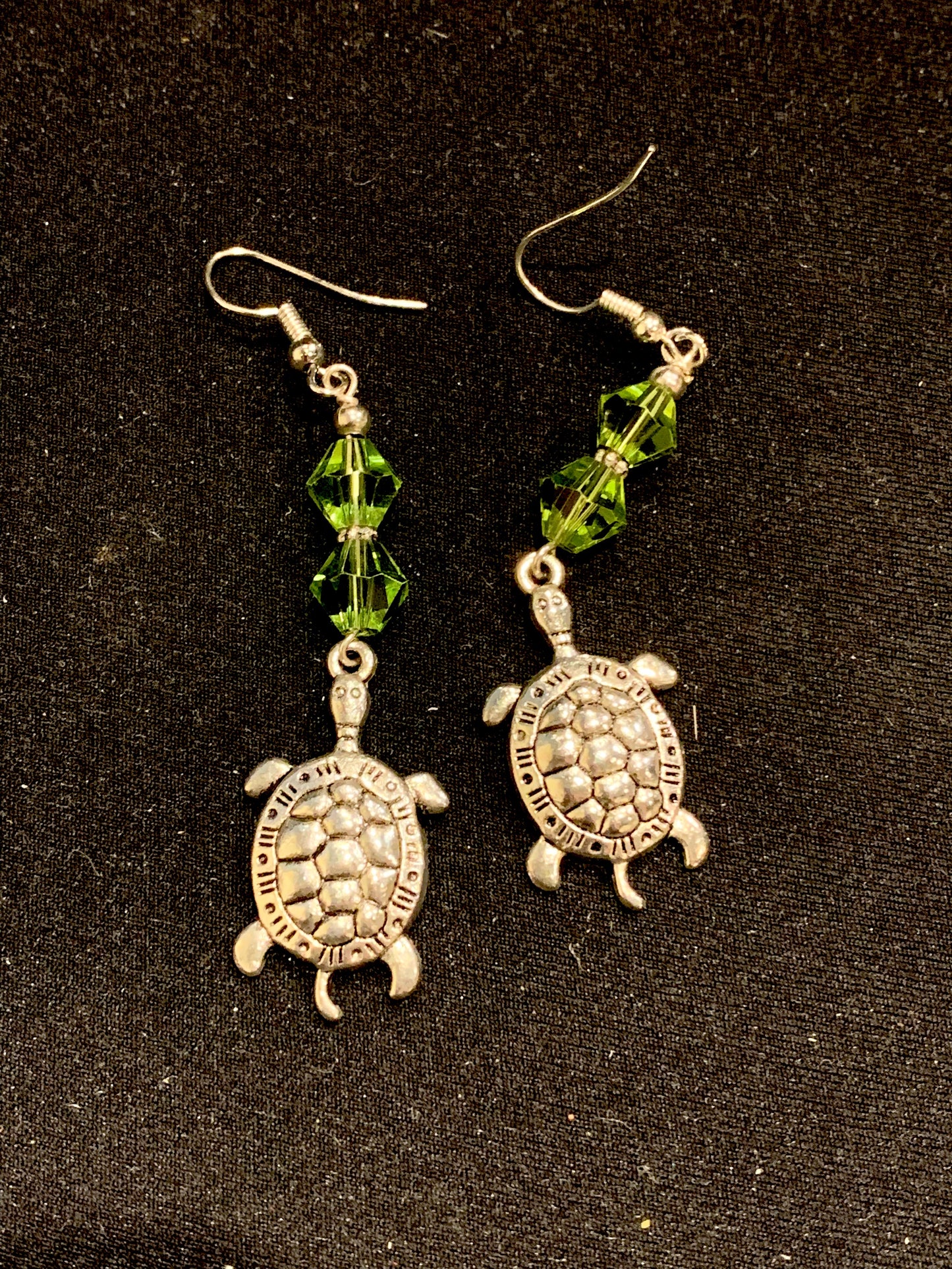 Amaris Makes Good - Dangle Earrings with Turtles