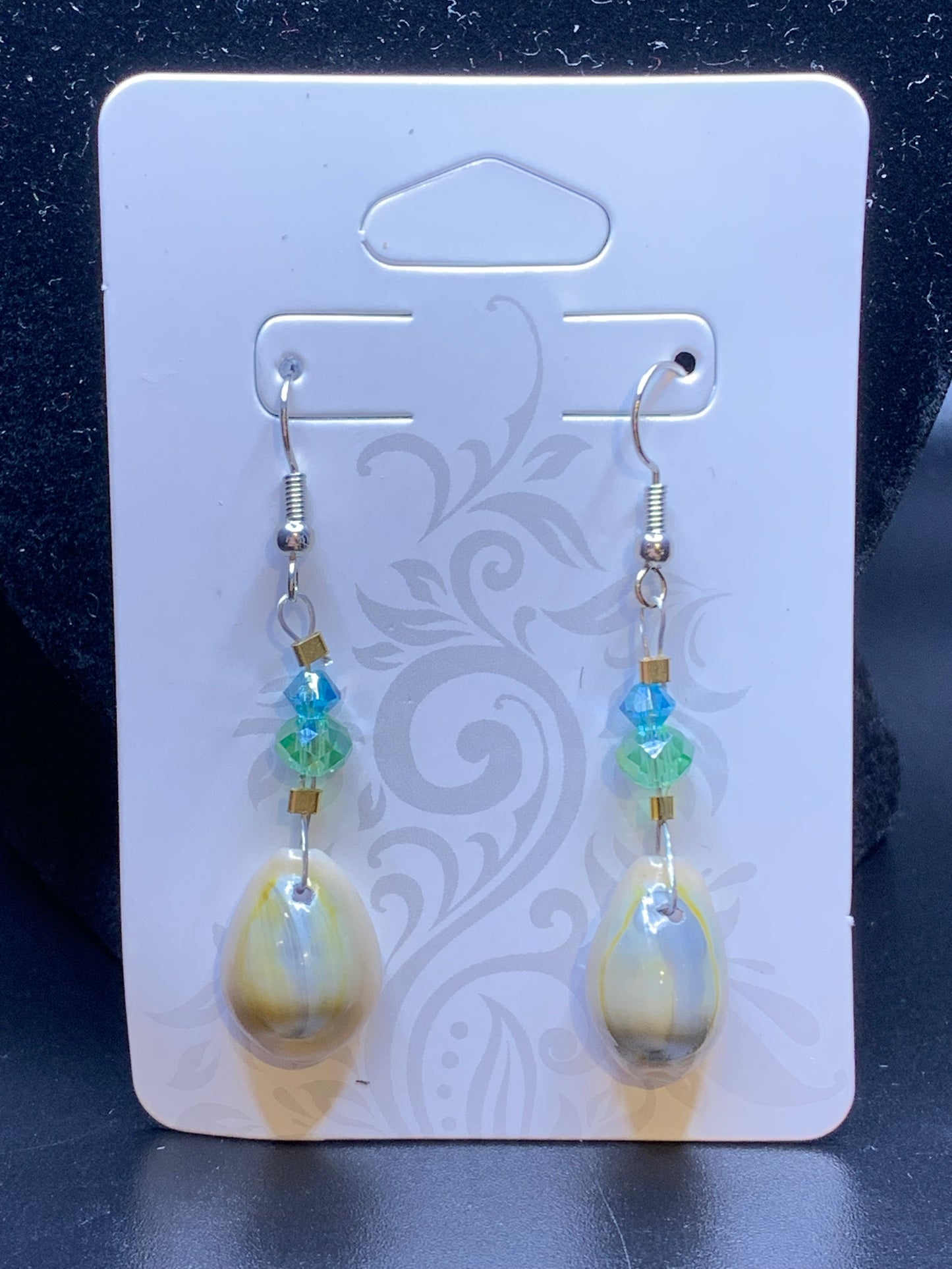 Amaris Makes Good - Dangle Shell Earrings w/ Bead