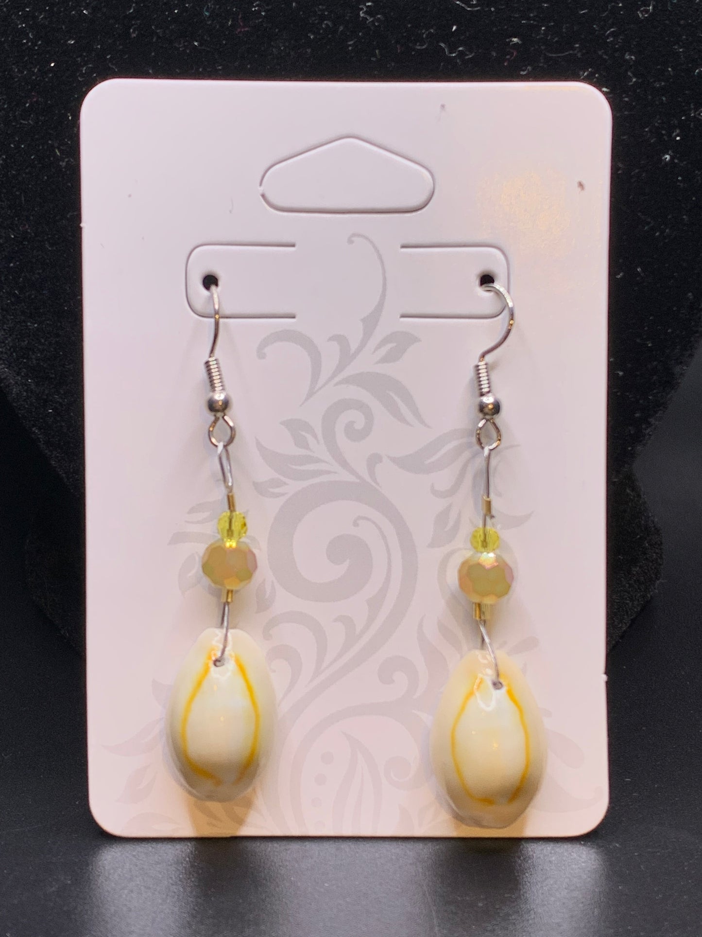 Amaris Makes Good - Dangle Shell Earrings w/ Bead